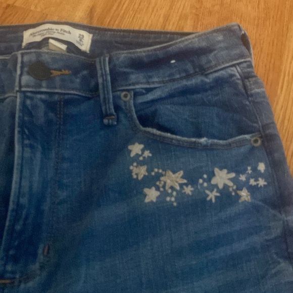 Abercrombie & fitch curve love jeans! Size 8s - Picture 2 of 4